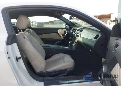 2013 Ford Mustang V6 Premium z USA, uszkodzony, nr VIN 1ZVBP8AM5D5204108